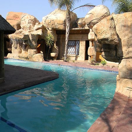 המנסקראל African Cave Lodge מראה חיצוני תמונה