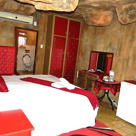 המנסקראל African Cave Lodge מראה חיצוני תמונה