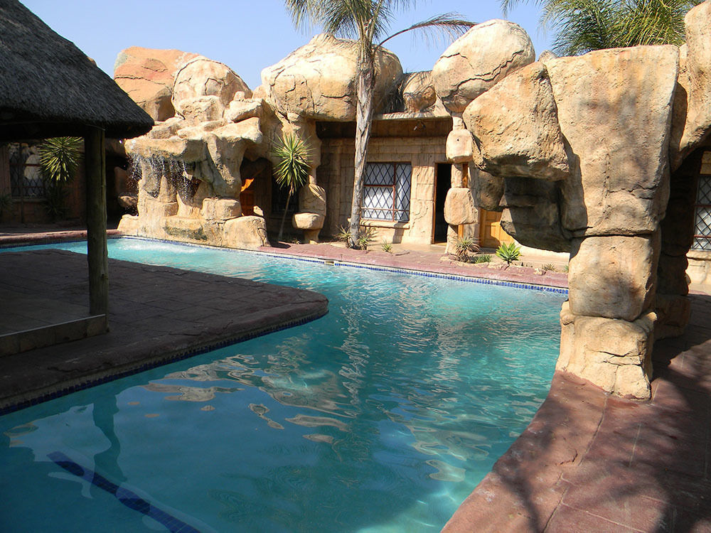 המנסקראל African Cave Lodge מראה חיצוני תמונה