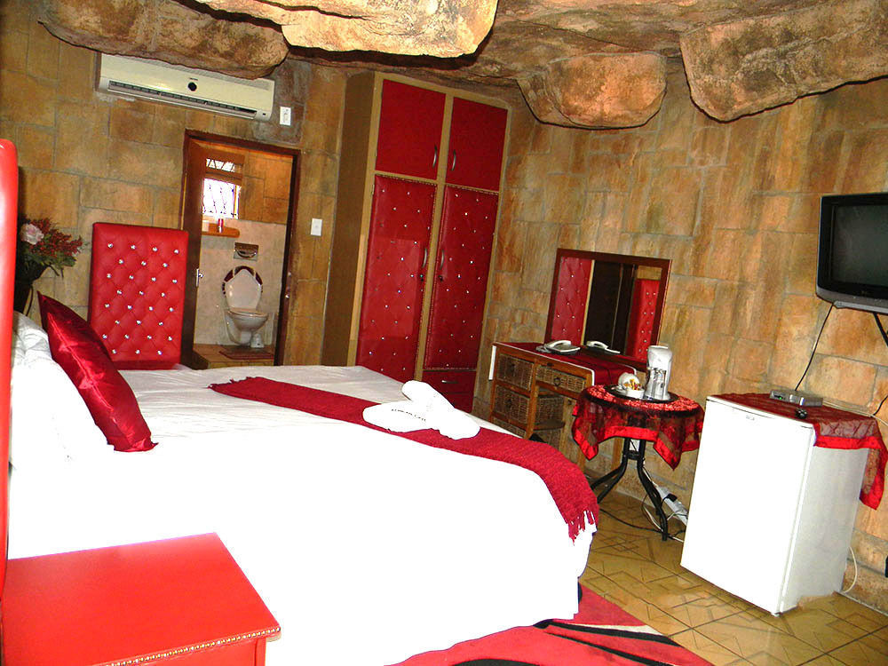 המנסקראל African Cave Lodge מראה חיצוני תמונה