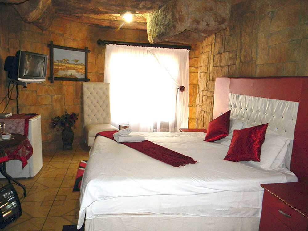 המנסקראל African Cave Lodge מראה חיצוני תמונה