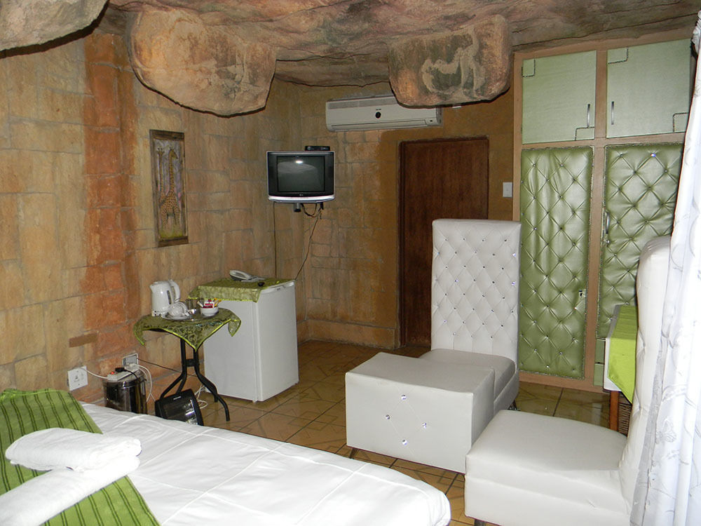 המנסקראל African Cave Lodge מראה חיצוני תמונה