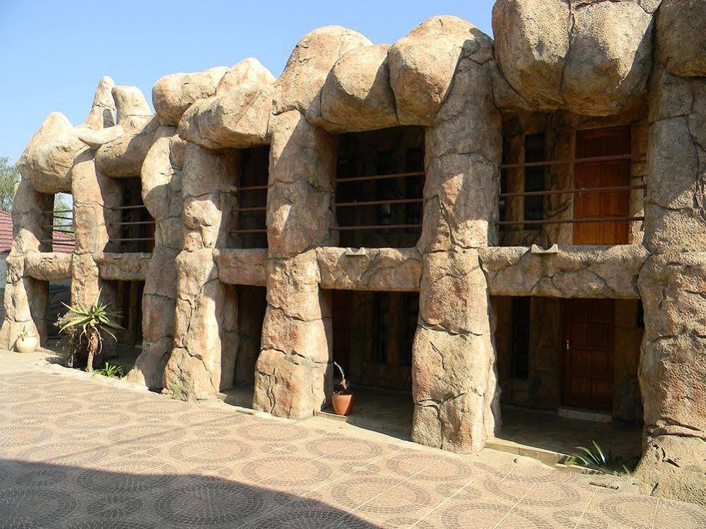 המנסקראל African Cave Lodge מראה חיצוני תמונה